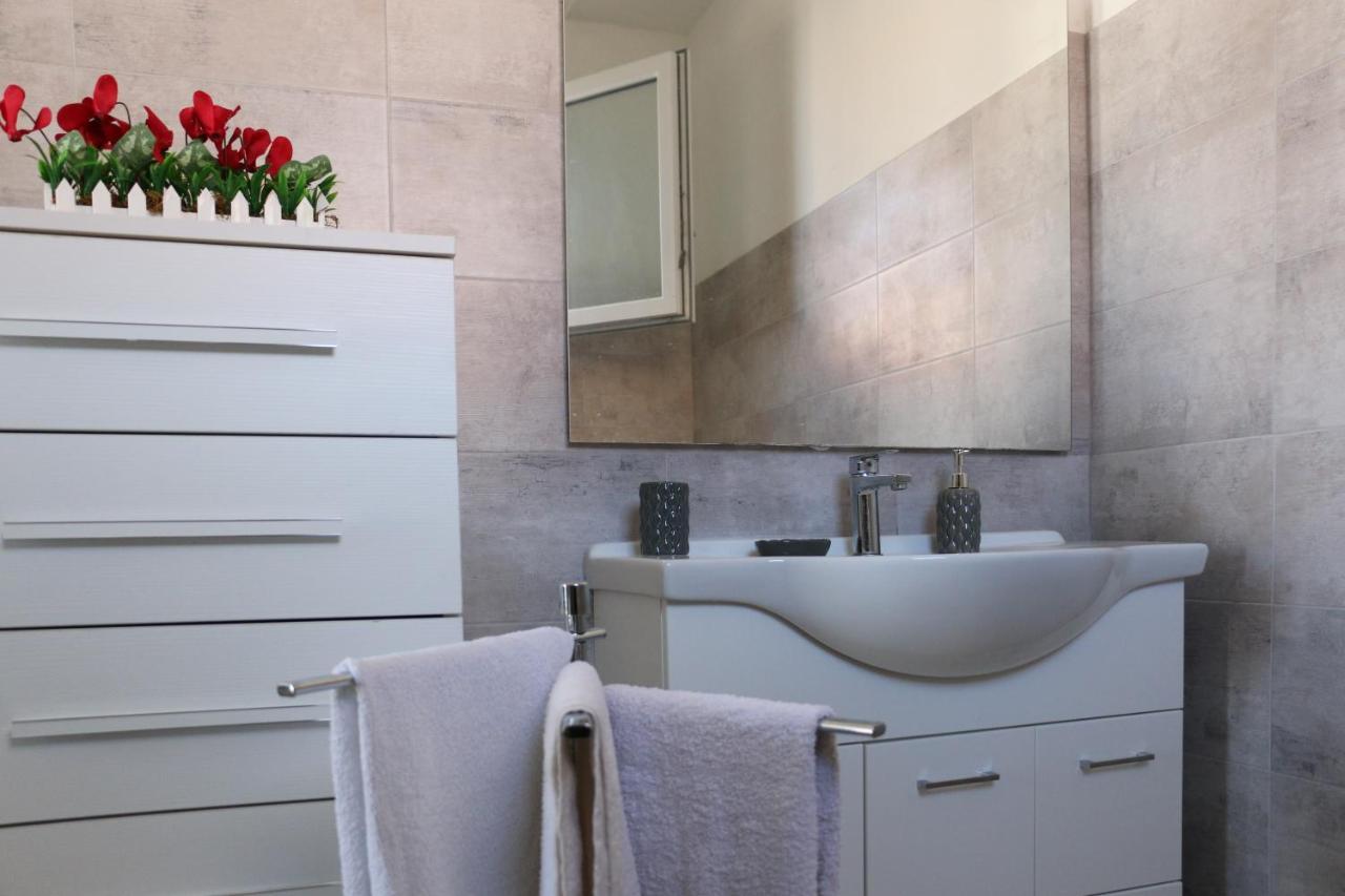 Villa Leonardo San Foca - Room, Pool & Restaurant Екстер'єр фото