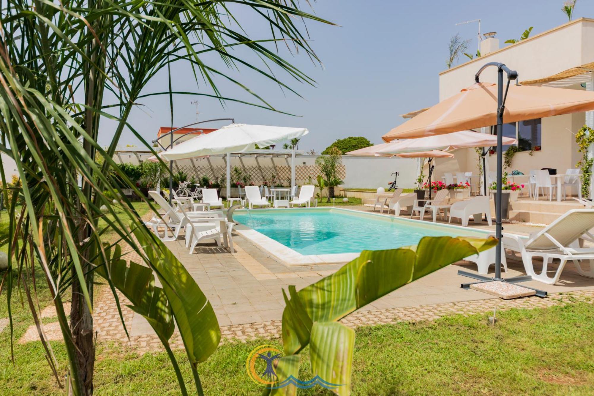 Villa Leonardo San Foca - Room, Pool & Restaurant Екстер'єр фото