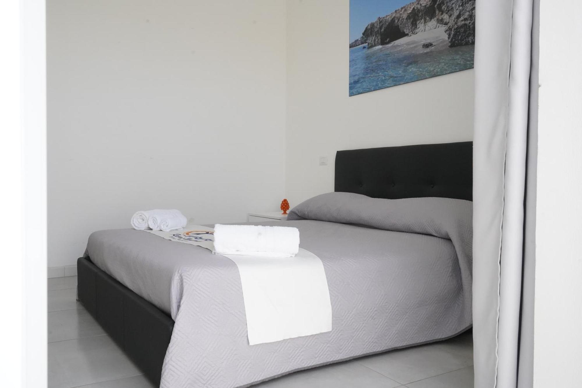 Villa Leonardo San Foca - Room, Pool & Restaurant Екстер'єр фото
